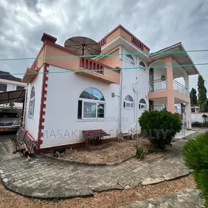 5bdrm House in Mbezi Estate, Kinondoni for sale