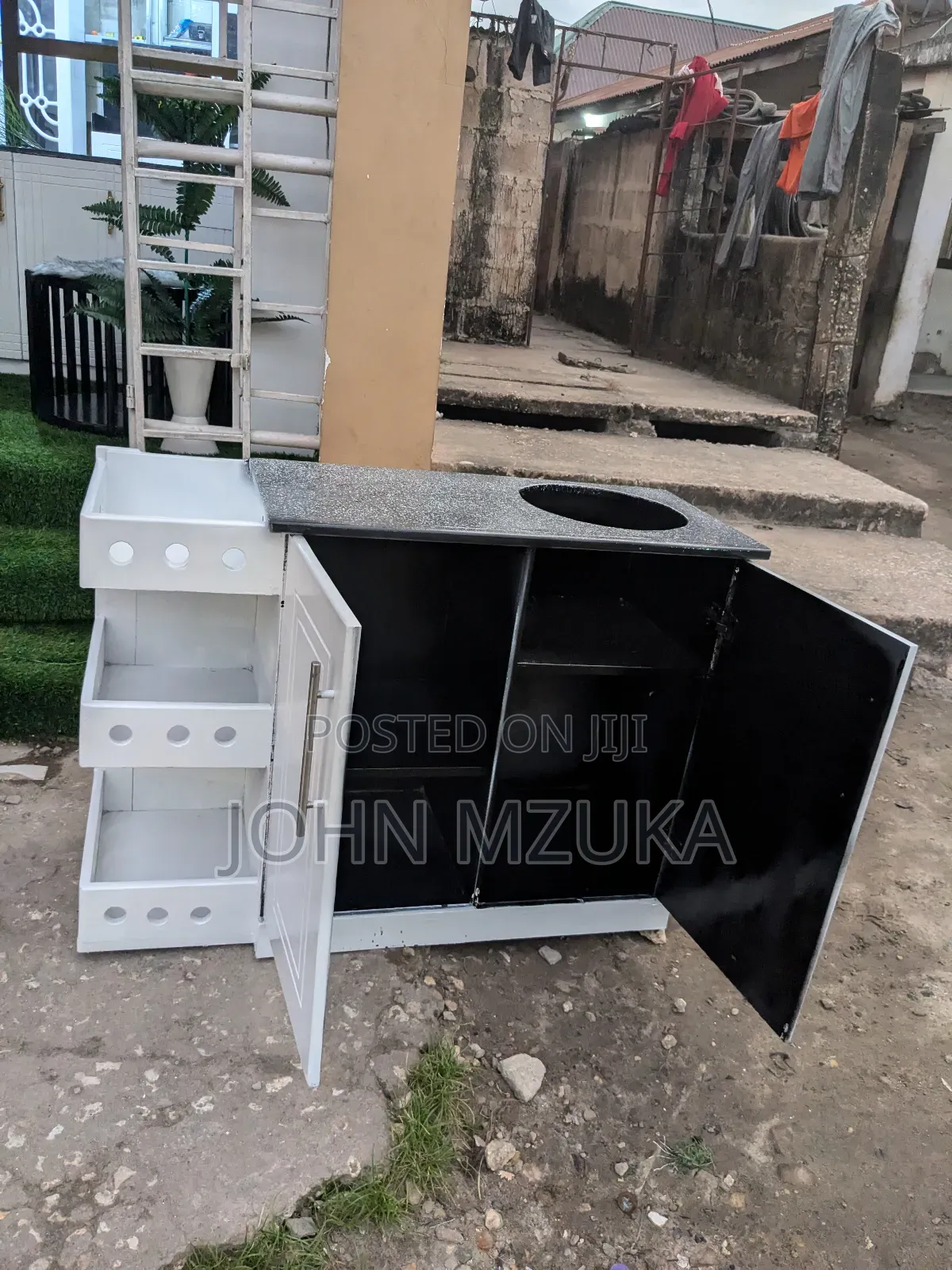 Kitchen Cabinet, Milango Mitatu Plus One Tray Side, Cheap