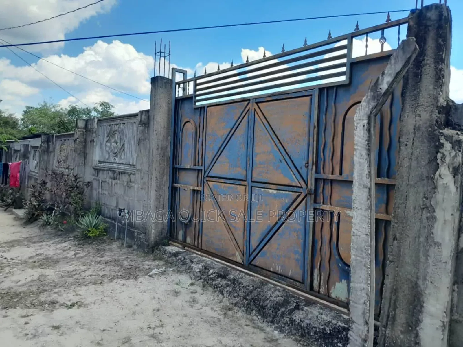 Plot Inauzwa Ipo Ndani Ya Fensi Malamba Mawili Mbezi