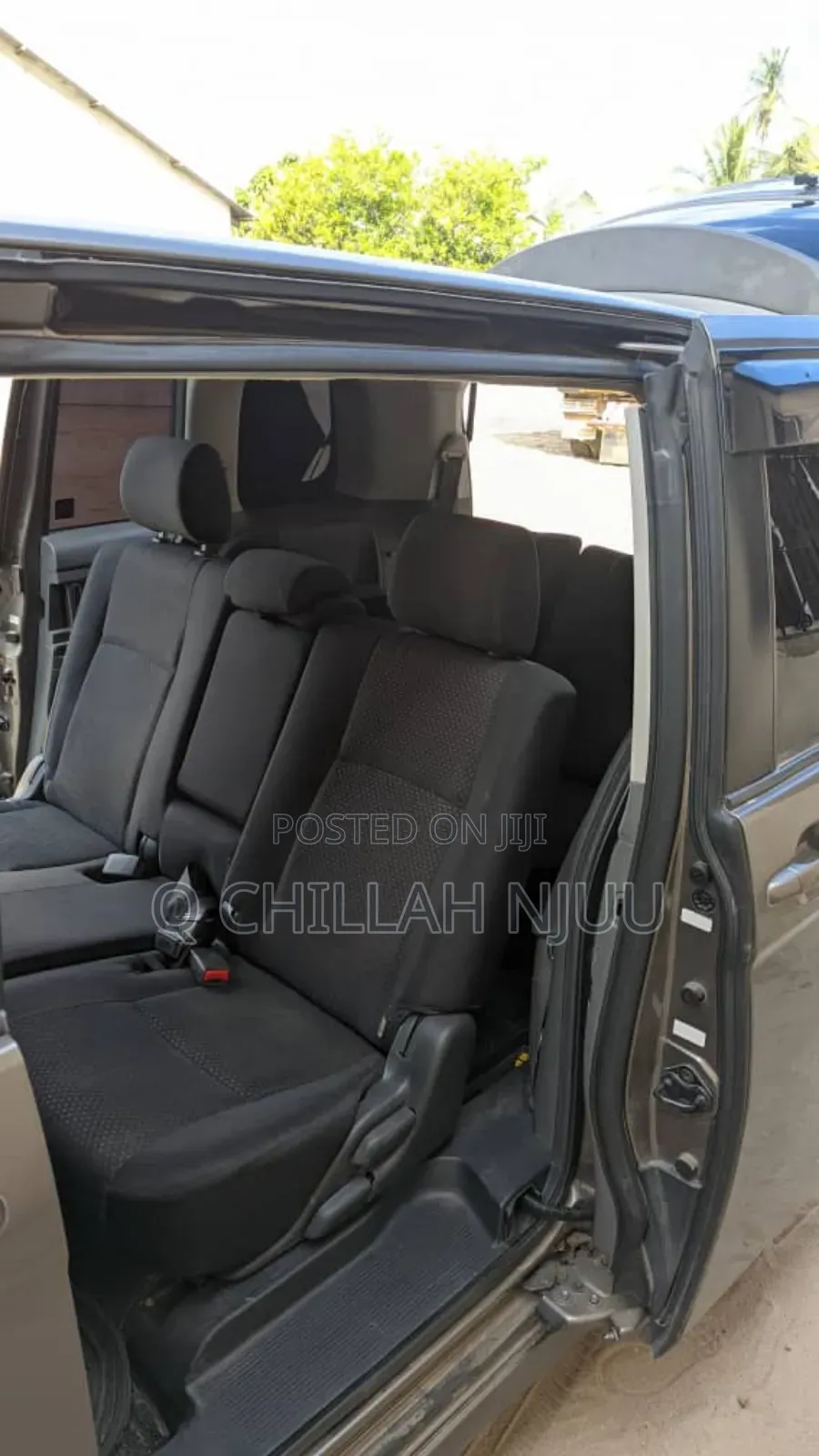 Toyota ISIS 2004 Gray