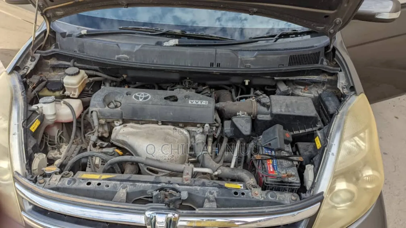 Toyota ISIS 2004 Gray