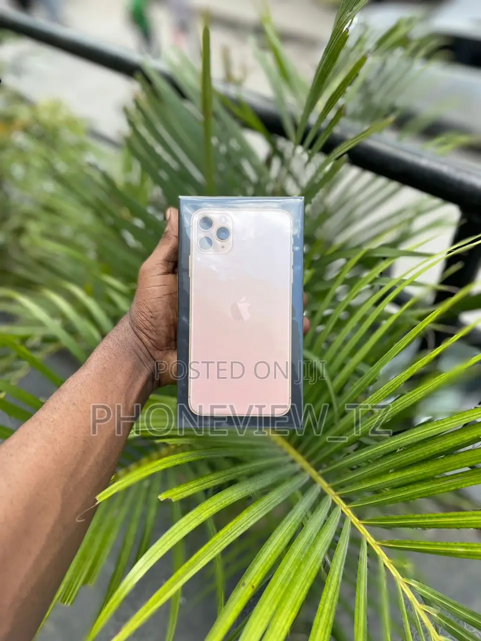 New Apple iPhone 11 Pro Max 256 GB Gold