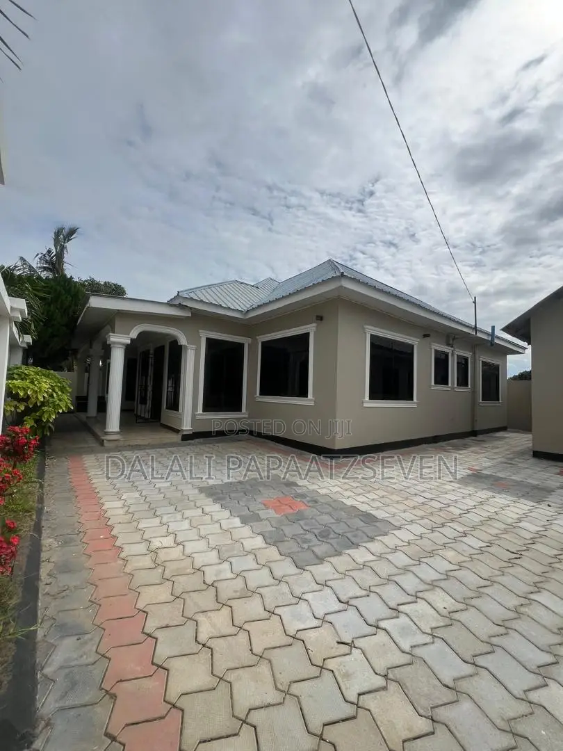 3bdrm House in Dalalipapaatzseven, Kinondoni for rent
