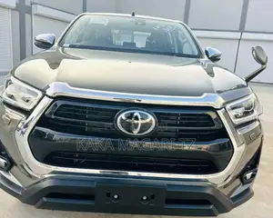 New Toyota Hilux 2022 Gray
