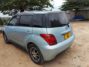 Toyota IST 2004 Blue
