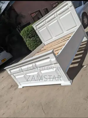 VIP Panel Bed