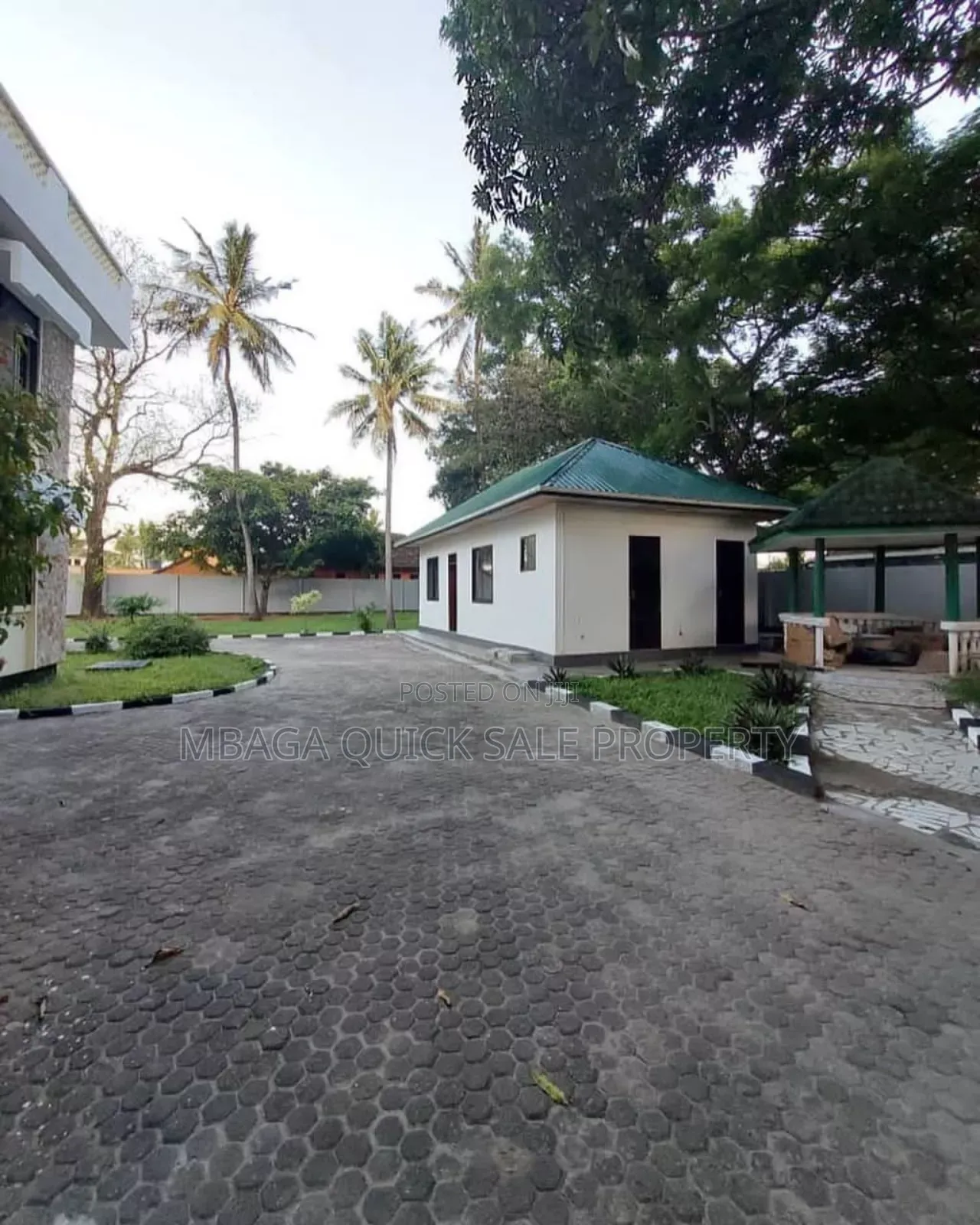 8bdrm House in Mikocheni B for rent