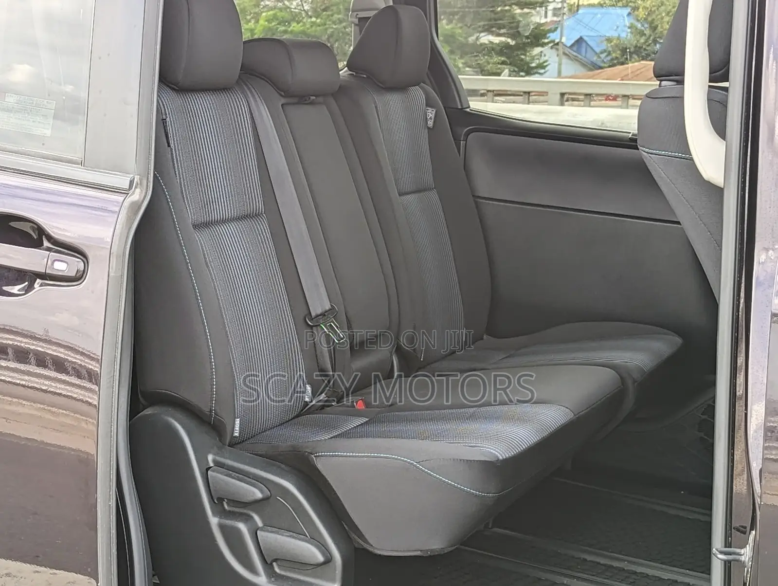 Toyota Noah 2014