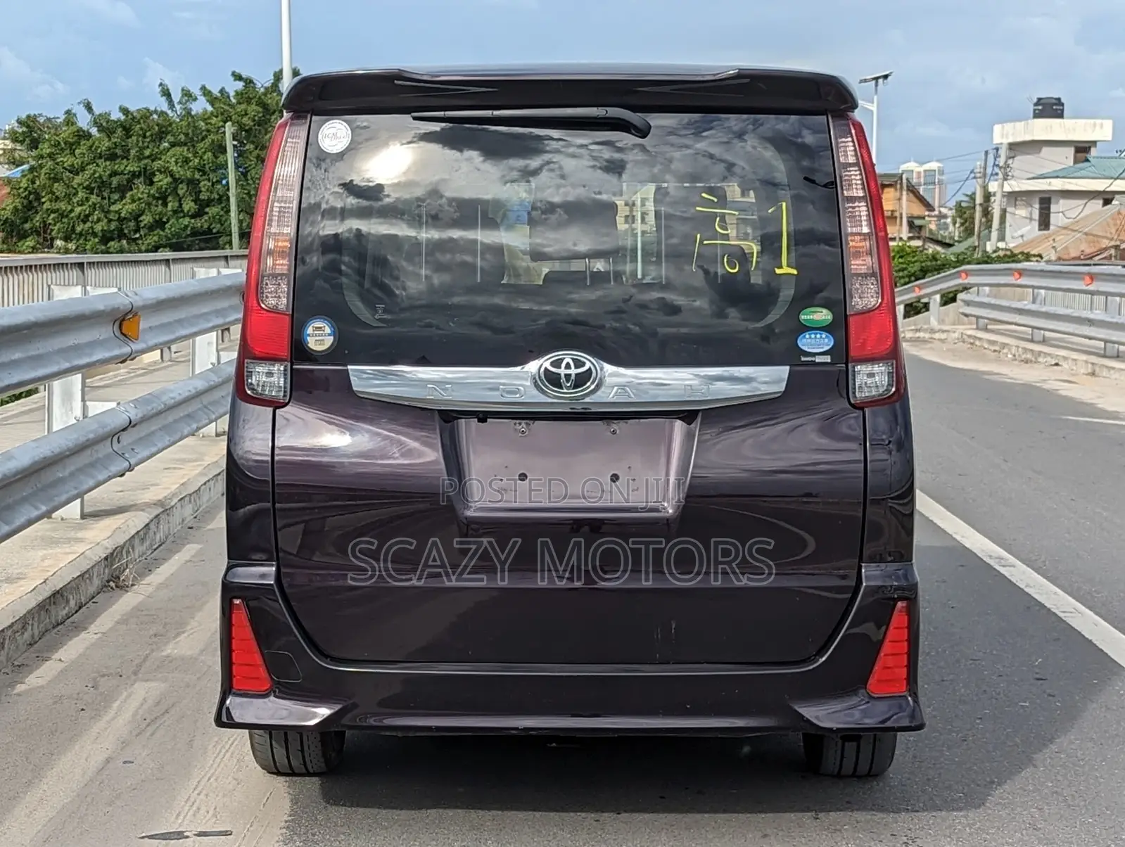 Toyota Noah 2014