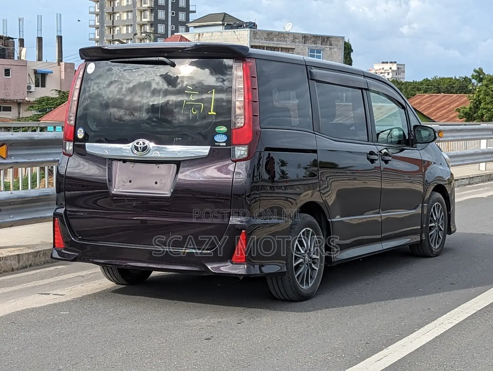 Toyota Noah 2014