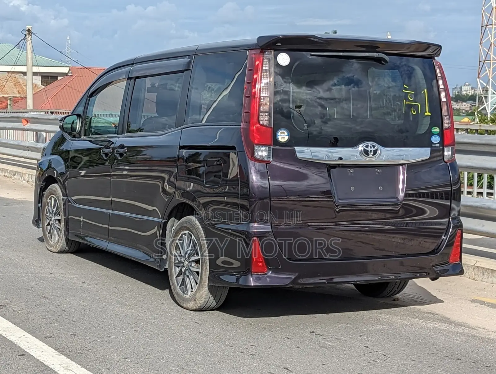 Toyota Noah 2014