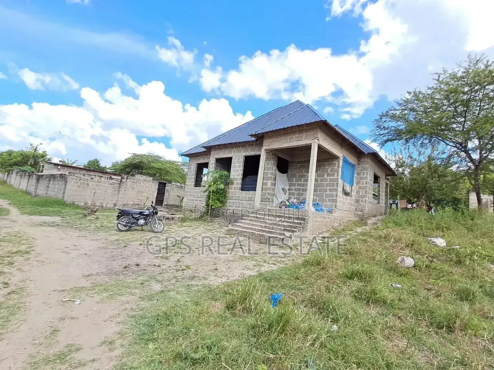3bdrm House in Kiluvya Kwa Komba, Kinondoni for sale