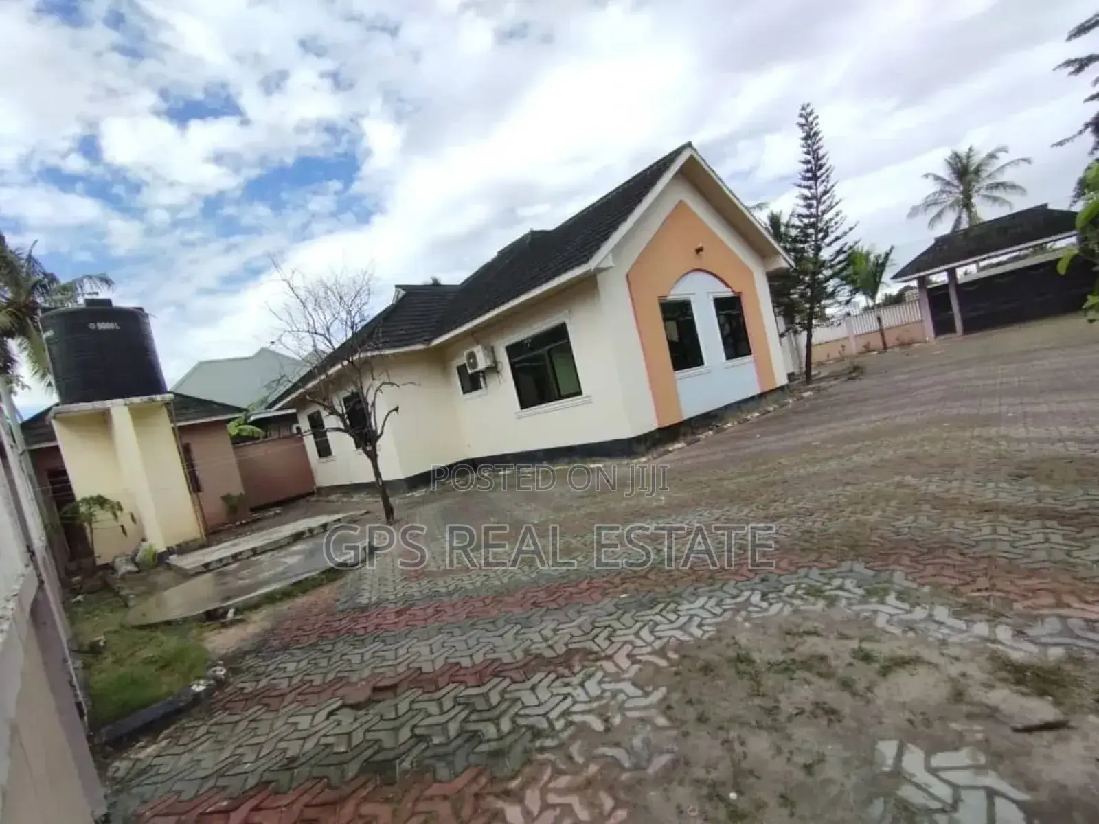 3bdrm House in Kivule Frem 10, Ilala for sale