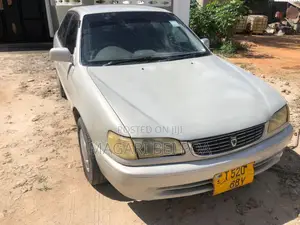 Toyota Corolla 2000 Silver