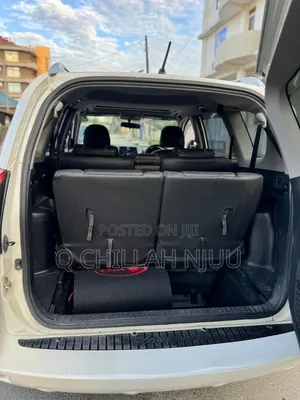 Toyota Vanguard 2010 White
