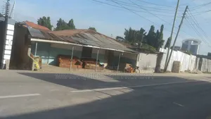 8bdrm House in Kinondoni Biafra for sale