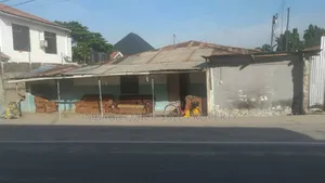 8bdrm House in Kinondoni Biafra for sale