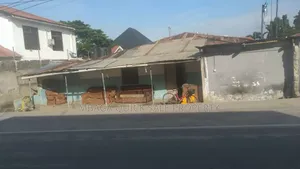 8bdrm House in Kinondoni Biafra for sale