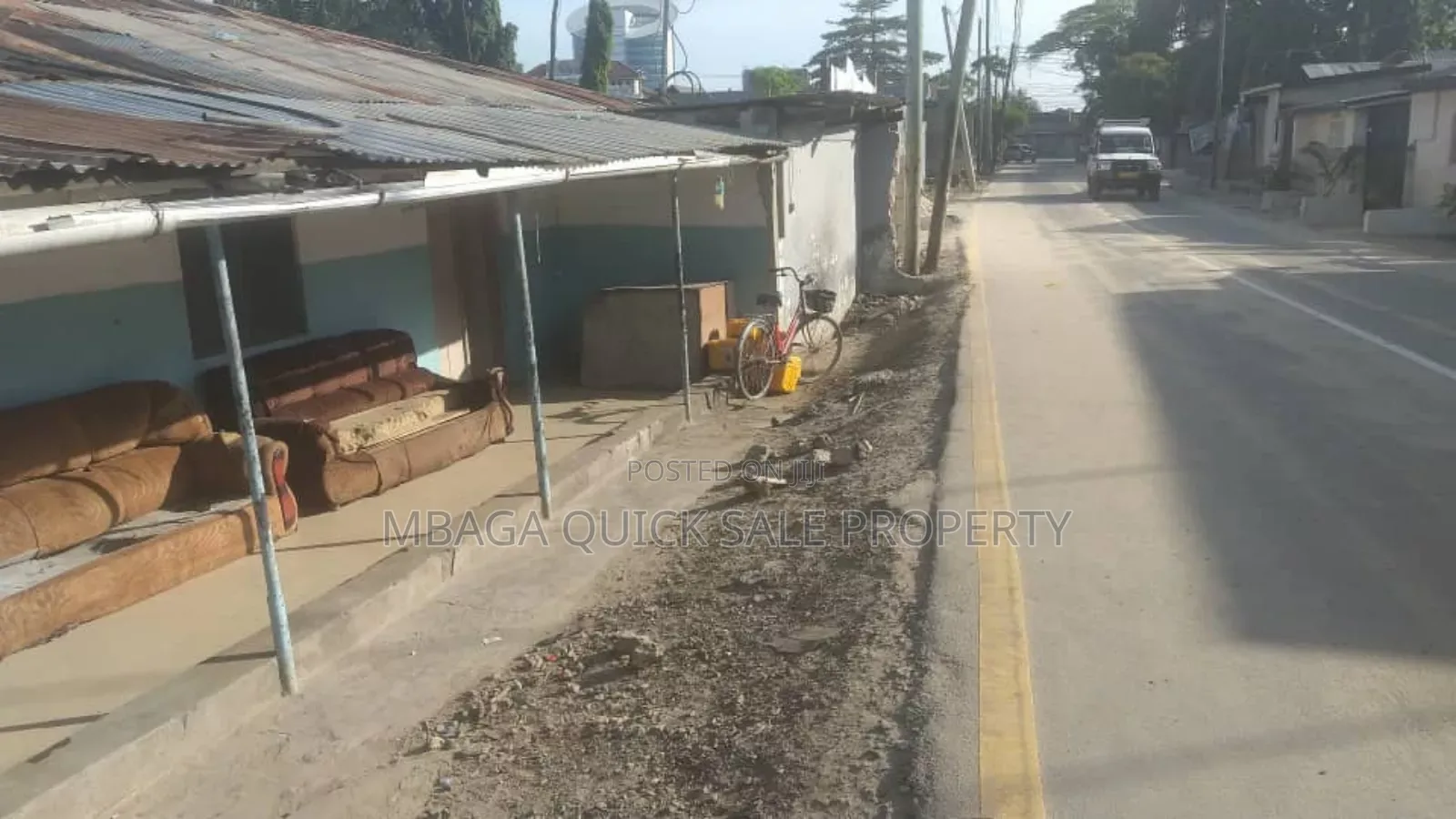 8bdrm House in Kinondoni Biafra for sale