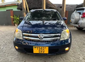 Toyota IST 2003