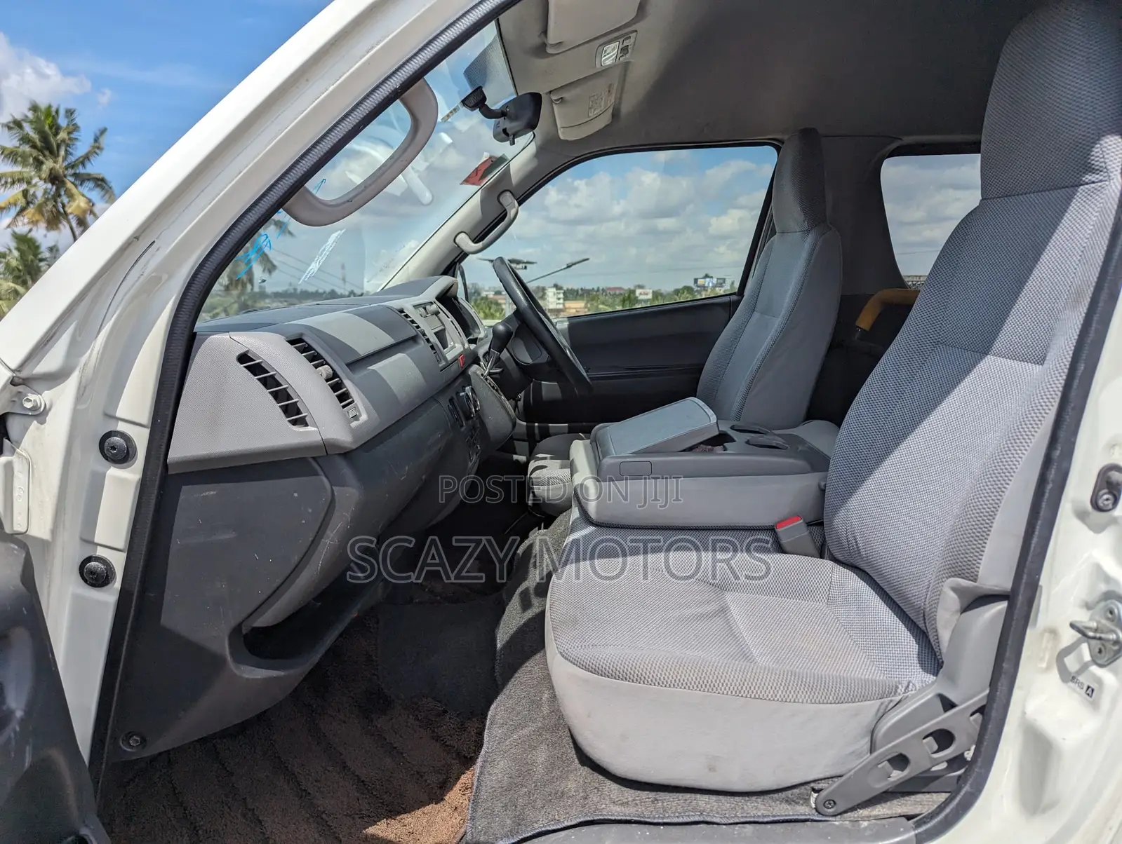 Toyota HiAce 2010 White