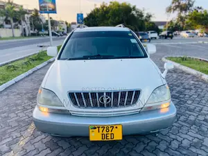 Toyota Harrier 2004 White