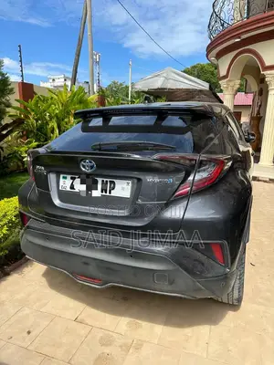 Toyota C-HR XLE 2021 Gray