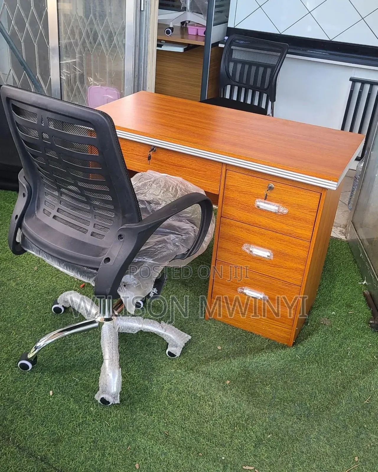 Meza Na Kiti( Office Table and Chair)