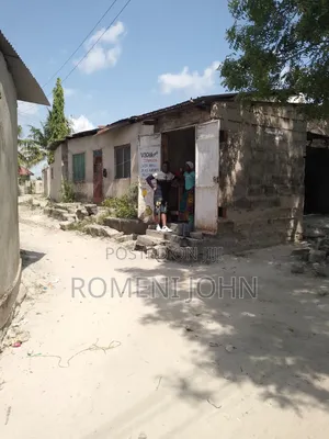 8bdrm Apartment in Tanzania Daresalaam, Ilala for sale
