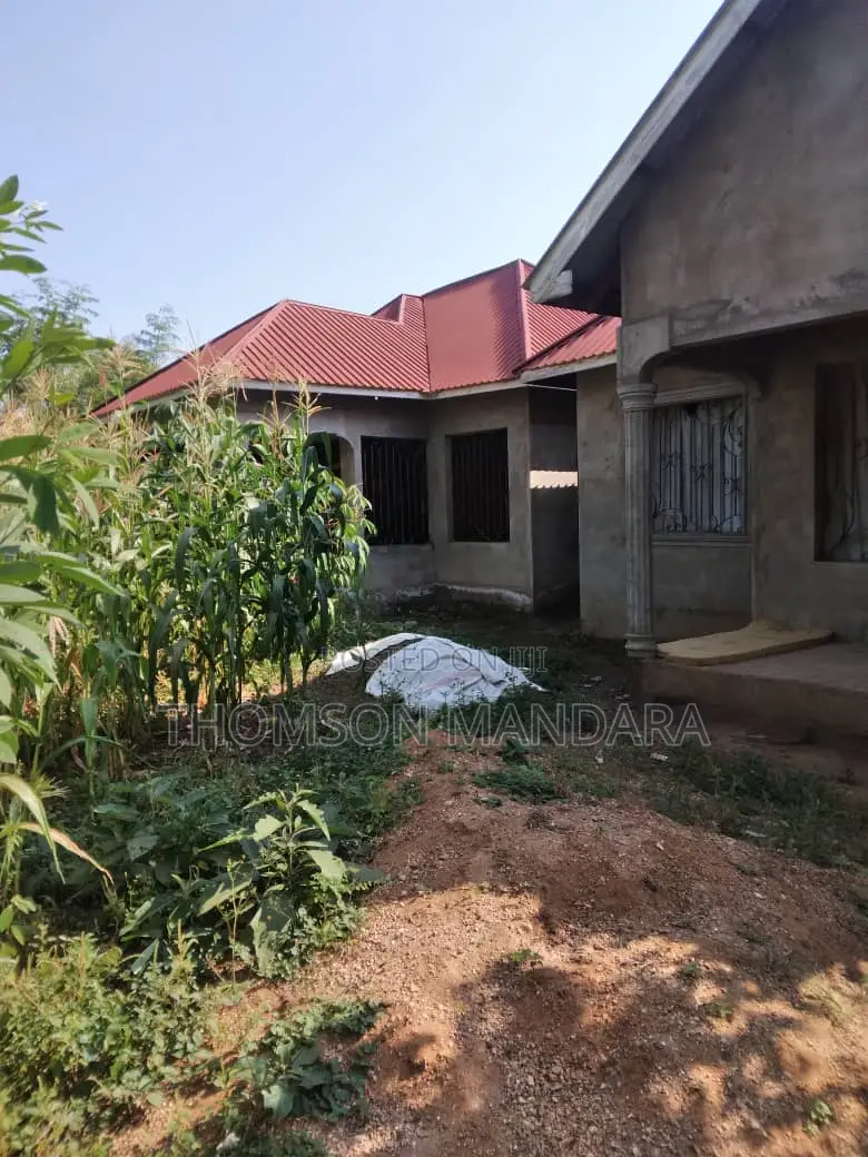 6bdrm House in 2 House At Soweto, Moshi Urban for sale