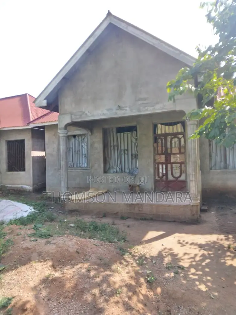 6bdrm House in 2 House At Soweto, Moshi Urban for sale