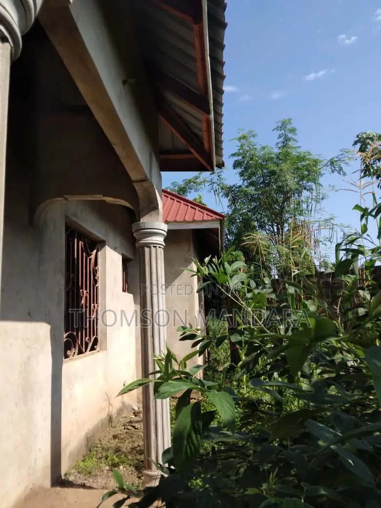 6bdrm House in 2 House At Soweto, Moshi Urban for sale