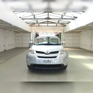 Toyota IST 2011 Silver