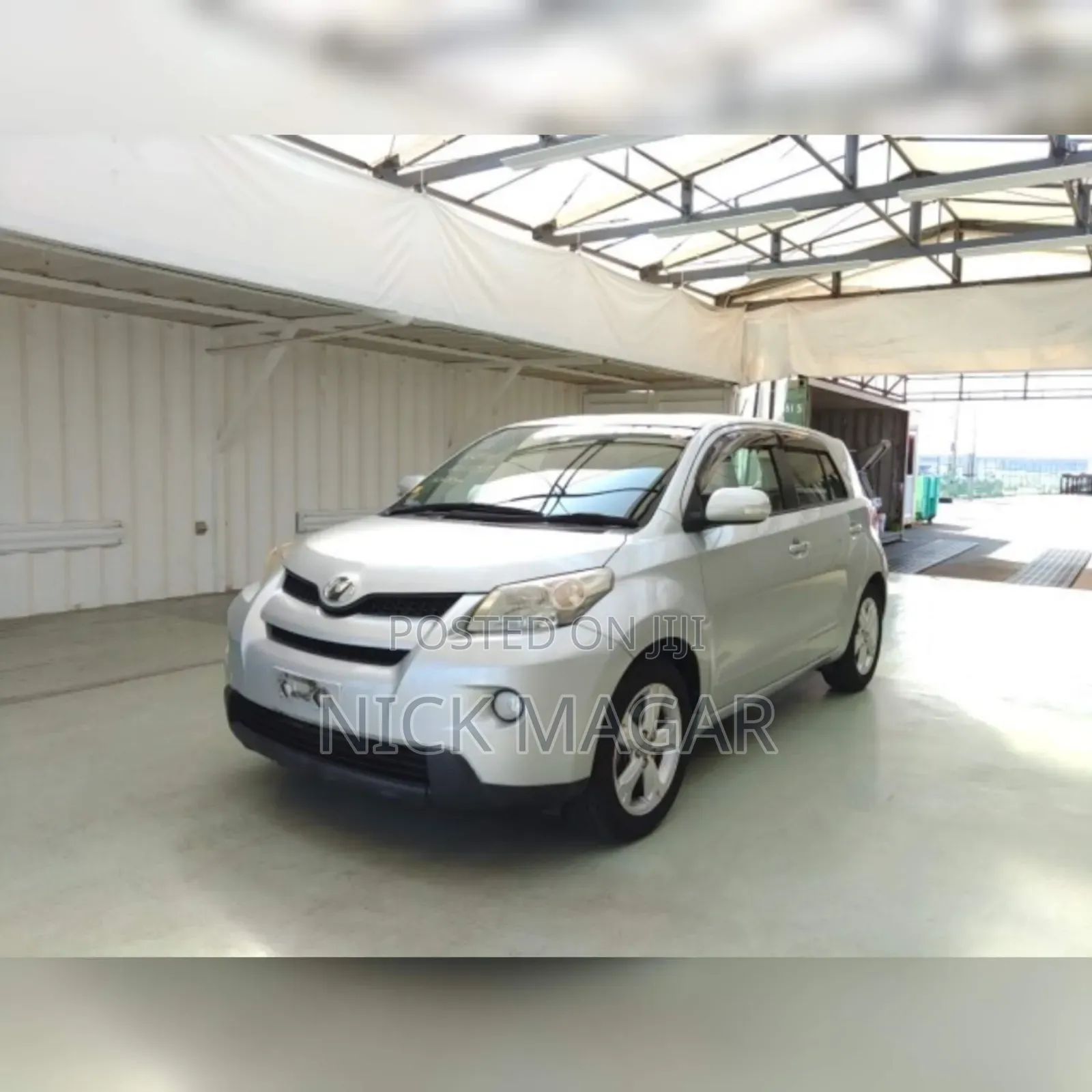 Toyota IST 2011 Silver