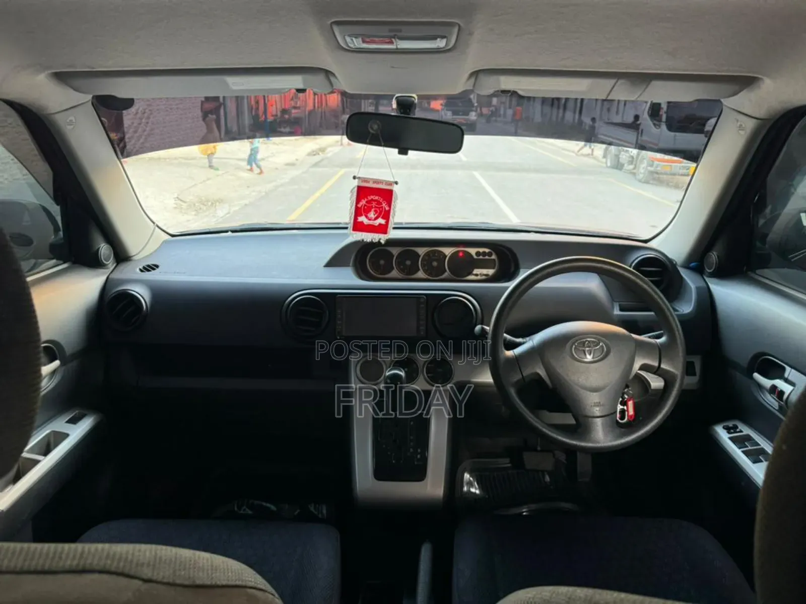 Toyota Corolla Rumion 2011 Red