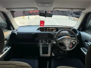 Toyota Corolla Rumion 2011 Red