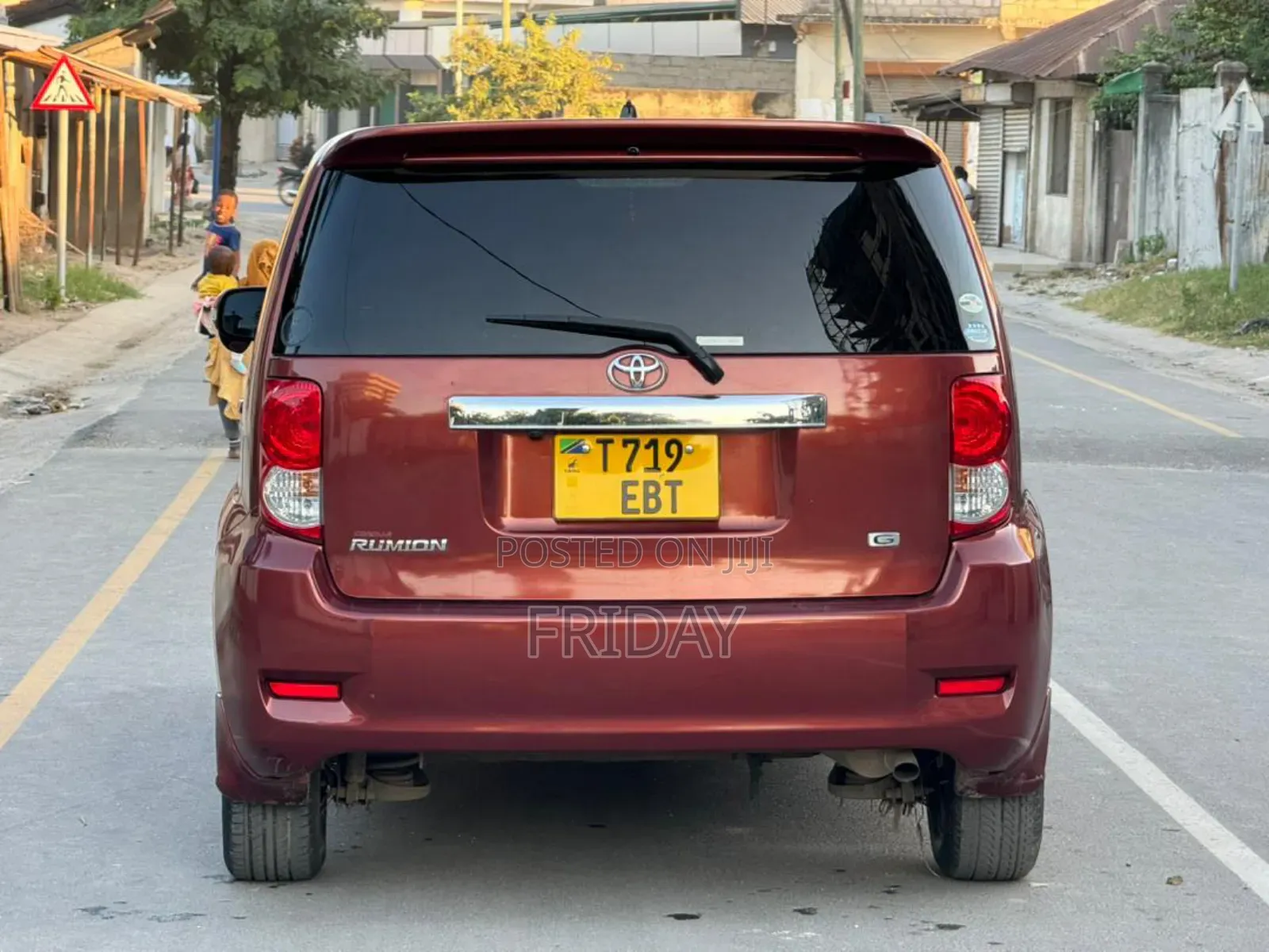 Toyota Corolla Rumion 2011 Red