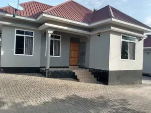 4bdrm House in 4 Bed Room House For for sale