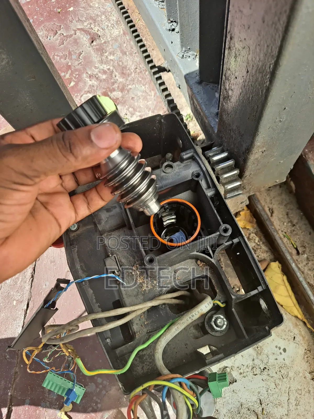 Fundi Motor Gate