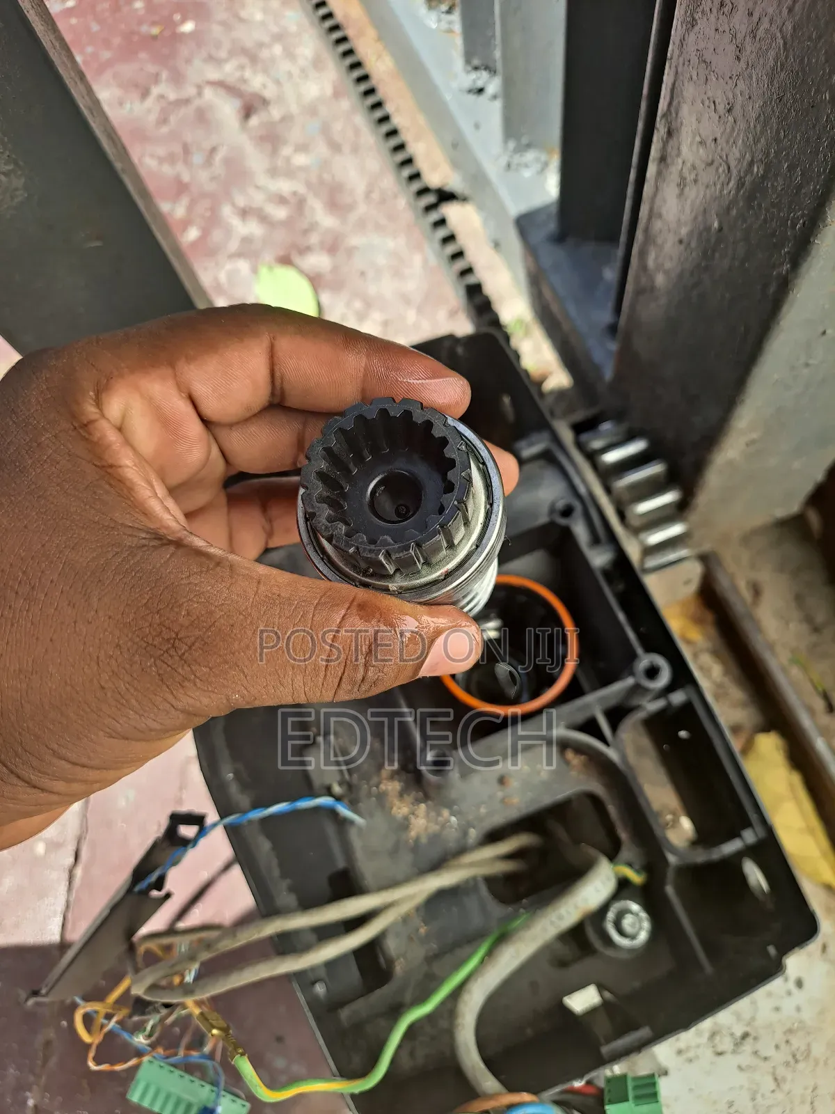 Fundi Motor Gate