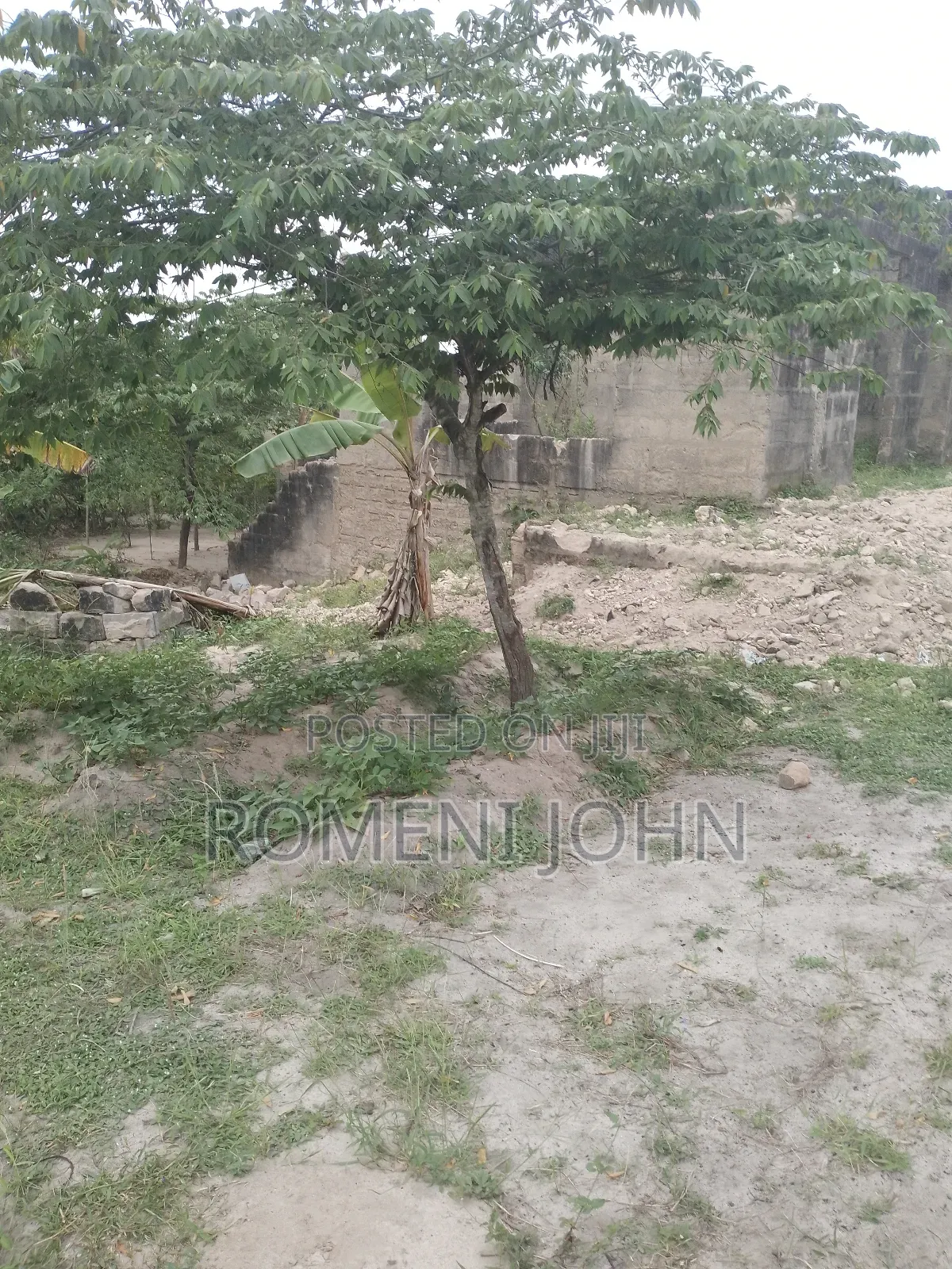 Kiwanja Sqmita 200 Kinauzwa Ml 3.5 Ukonga Bombambili.