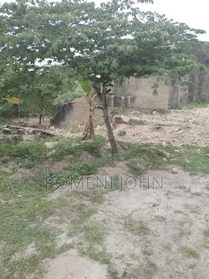 Kiwanja Sqmita 200 Kinauzwa Ml 3.5 Ukonga Bombambili.