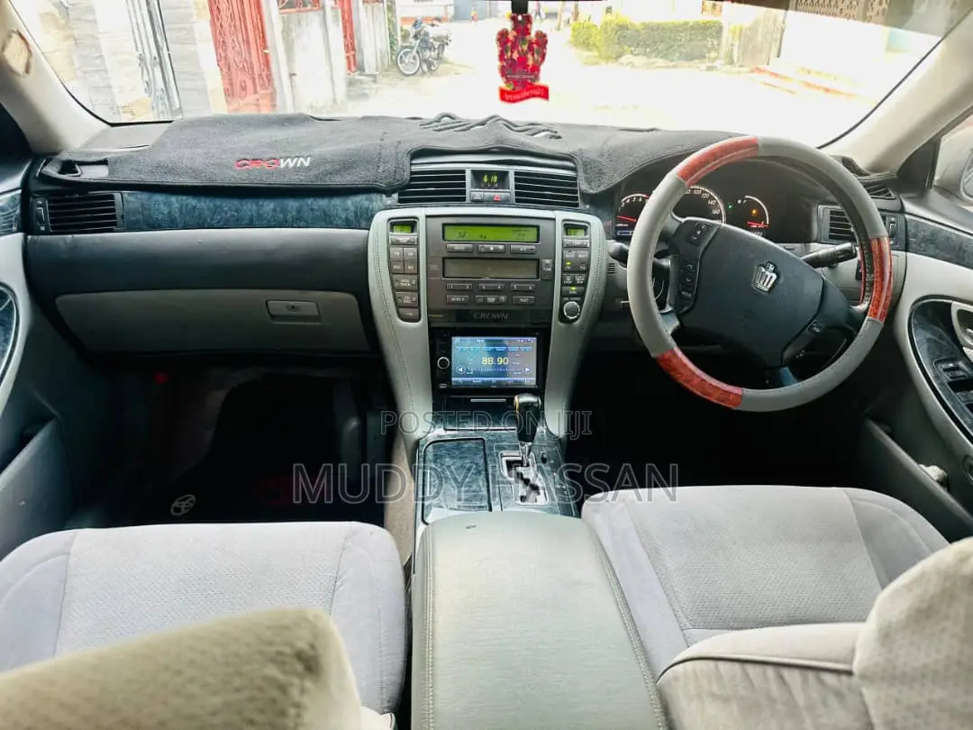 Toyota Crown 2004 Silver