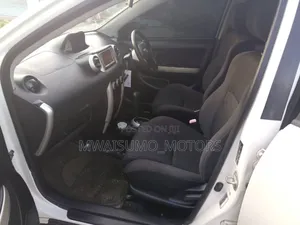 Toyota IST 2003 Off white