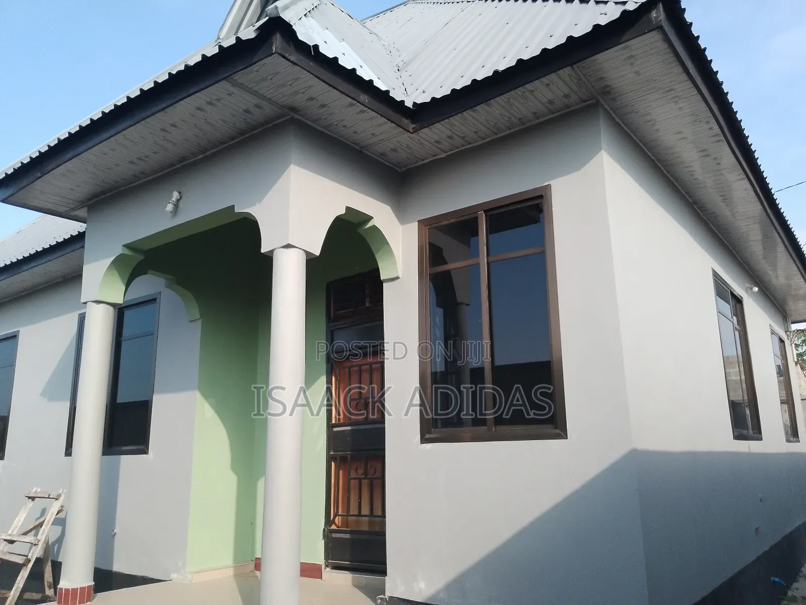 3bdrm Bungalow in 3 Bedroom House For, Kitunda for rent