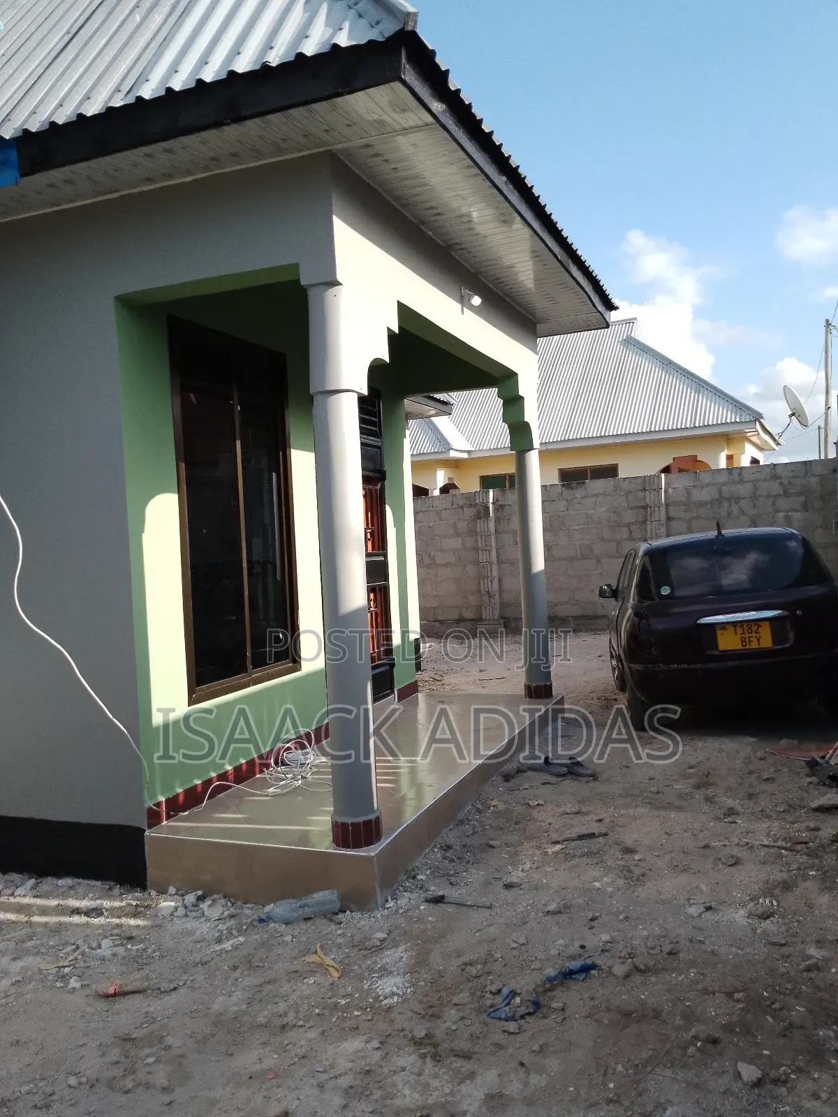 3bdrm Bungalow in 3 Bedroom House For, Kitunda for rent