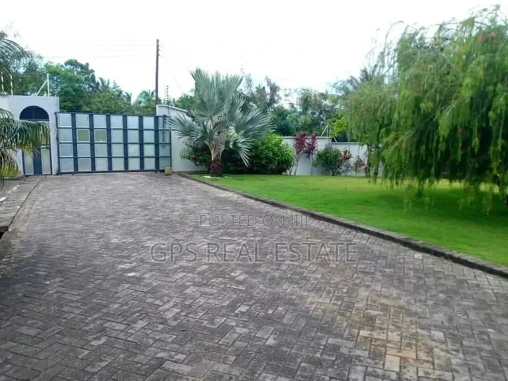 5bdrm House in Kinondoni for Rent