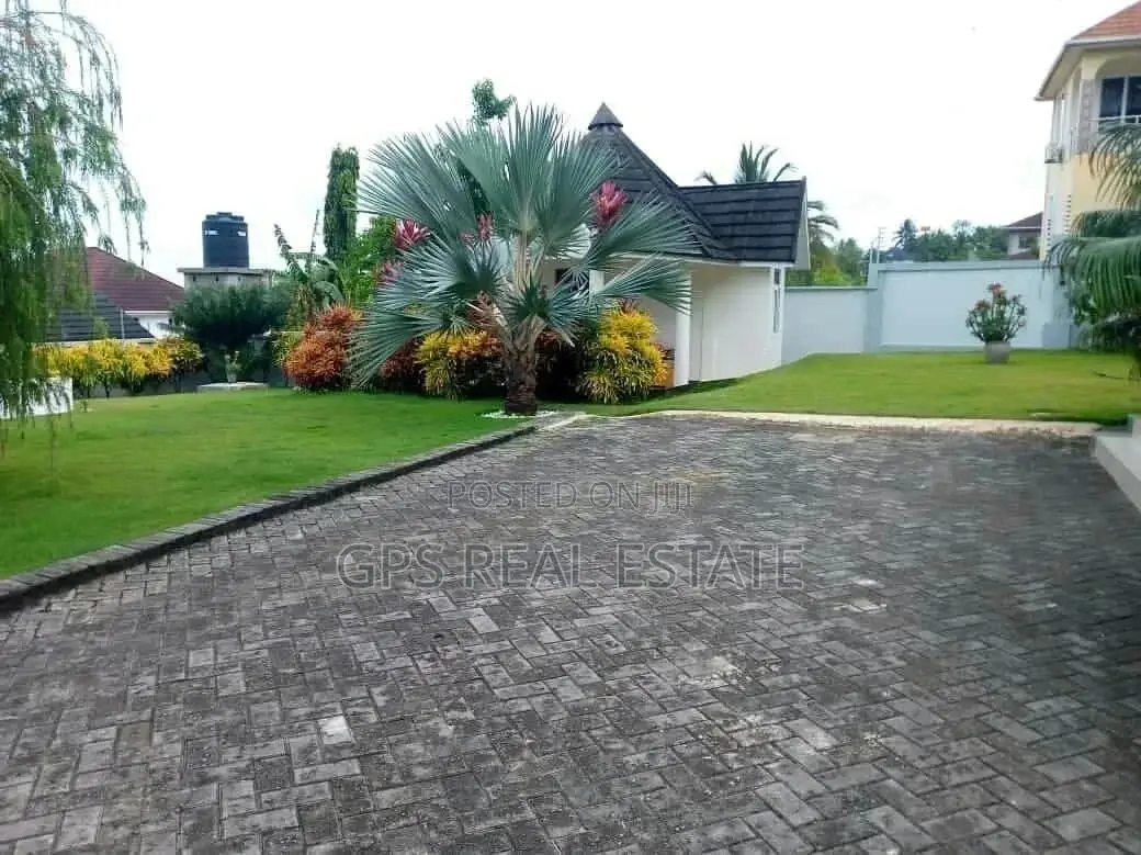 5bdrm House in Kinondoni for Rent