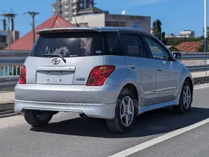 Toyota IST 2003 Silver