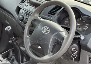 Toyota Hilux 2015 White